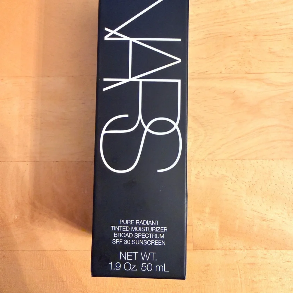 NARS Pure Radiant Tinted Moisturizer - Finland